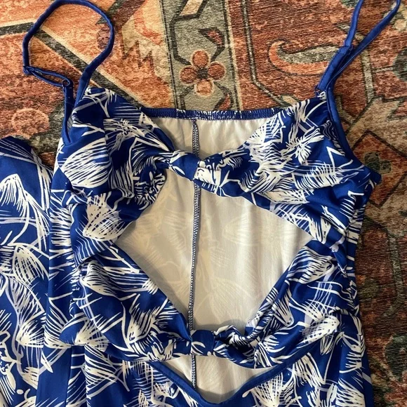 NWT Floral Blue and White Cut Out Dress - Picture 5 of 6